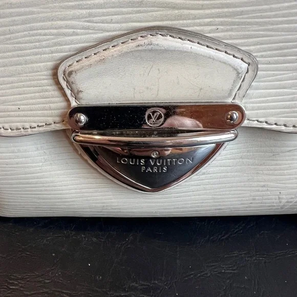 Louis Vuitton Epi Joey Wallet - Picture 3 of 11